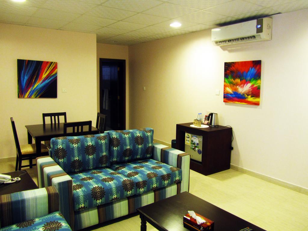 Jw Inn Hotel Nadinah Habitación foto