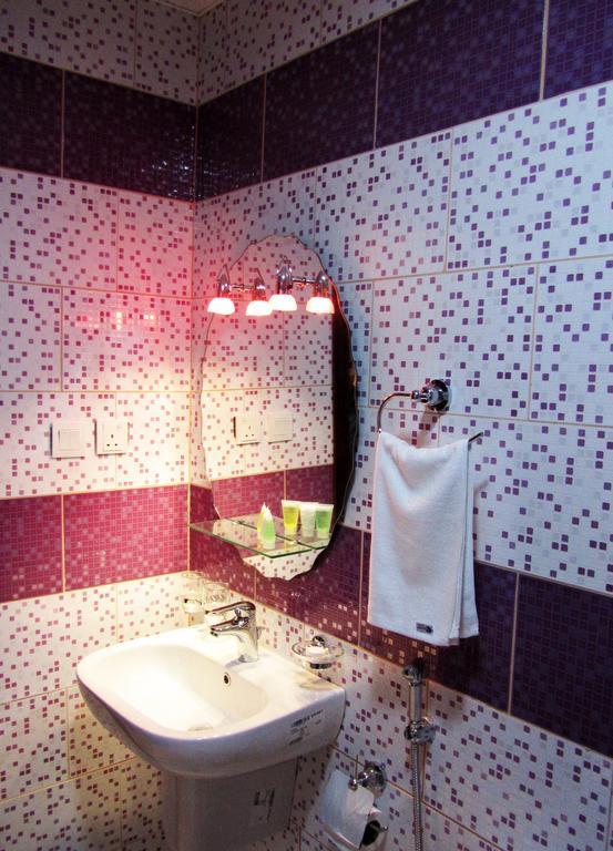 Jw Inn Hotel Nadinah Habitación foto