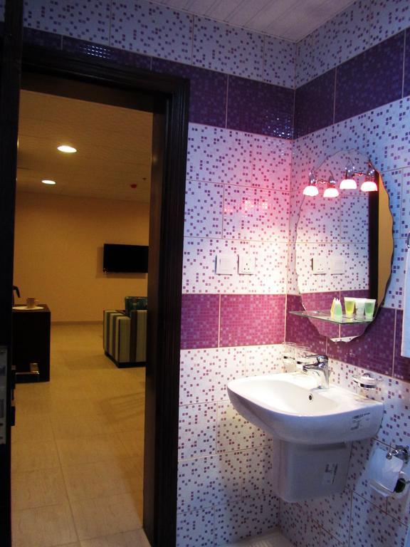 Jw Inn Hotel Nadinah Habitación foto