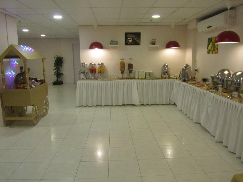 Jw Inn Hotel Nadinah Exterior foto